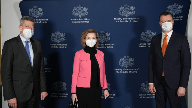 Iekšlietu ministrijas valsts sekretārs Dimitrijs Trofimovs tikās ar Francijas Republikas ārkārtējo un pilnvaroto vēstnieci Latvijas Republikā Aurēliju Ruajē-Gunēnu un Francijas Republikas īpašo sūtni Baltkrievijas jautājumos Nikola de Lakostu