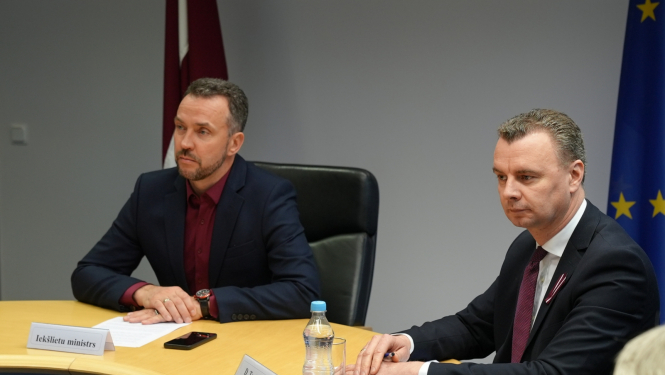 Iekšlietu ministrs un valsts sekretārs