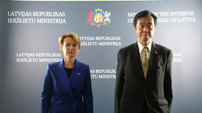 Iekšlietu ministre un Japānas vēstnieks
