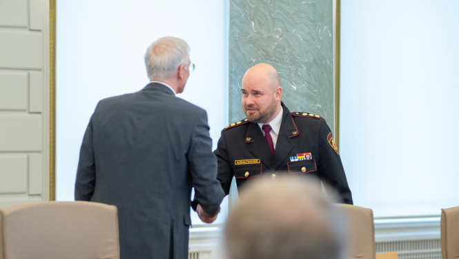 Ministru prezidents ar pulkvedi Mārtiņu Baltmani