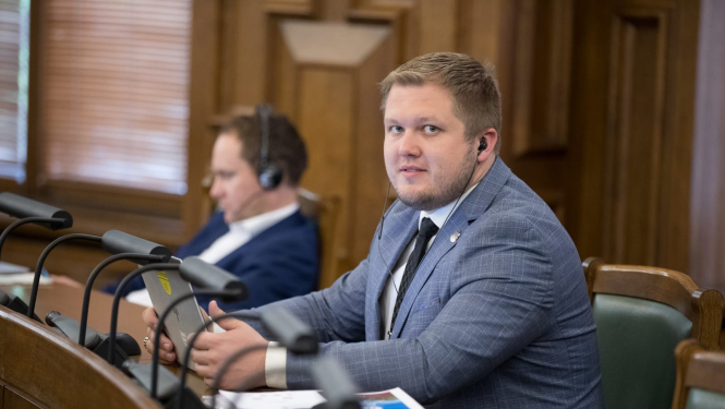 Parlamentārais sekretārs