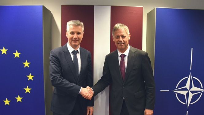 Artis Pabriks un Anri Koks