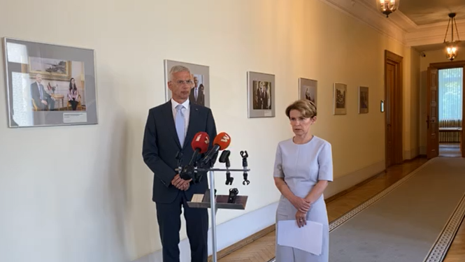 iekšlietu ministre ar premjeru