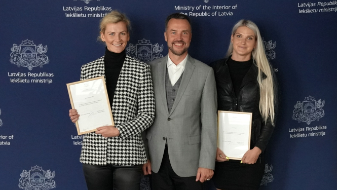 Iekšlietu ministrs sveic vieglatlētes