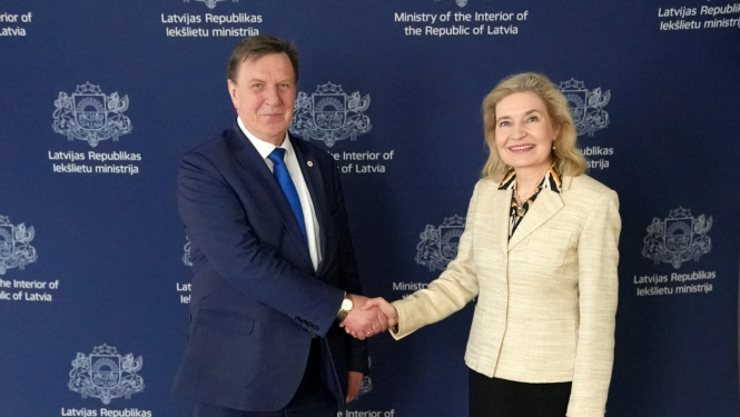 Iekšlietu ministrs un Somijas vēstniece