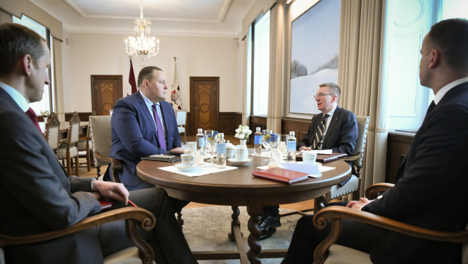 Ministrs tiekas ar prezidentu