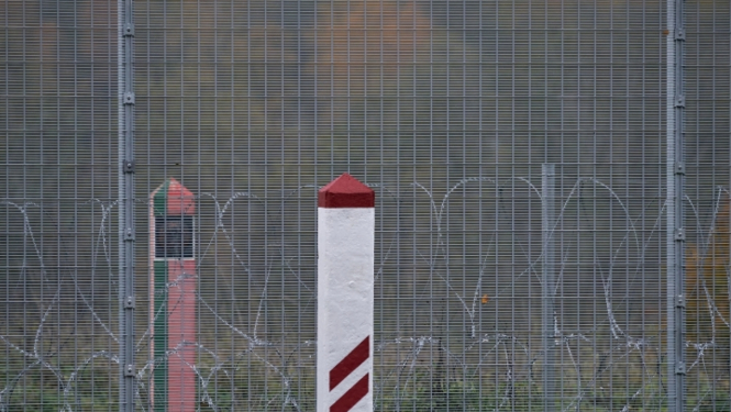 Robežas stabs un žogs