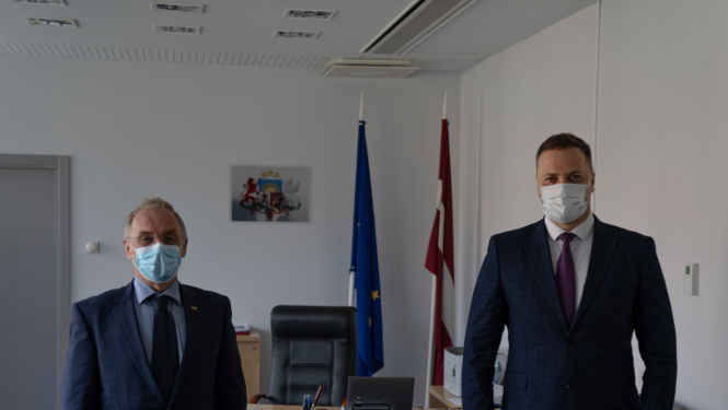 Slovēnijas iekšlietu ministrs un Latvijas iekšlietu ministrs