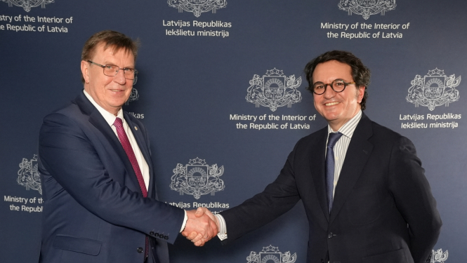 Spānijas Karalistes ārkārtējais un pilnvarotais vēstnieks Latvijas Republikā Manuels Alhams Oreness