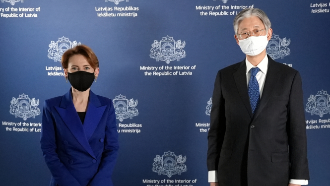 Iekšlietu ministre tiekas ar Japānas vēstnieku