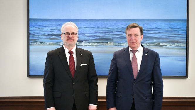 Valsts prezidents Egils Levits un iekšlietu ministrs Māris Kučinskis