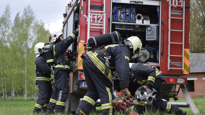 Ugunsdzēsēji glābēji