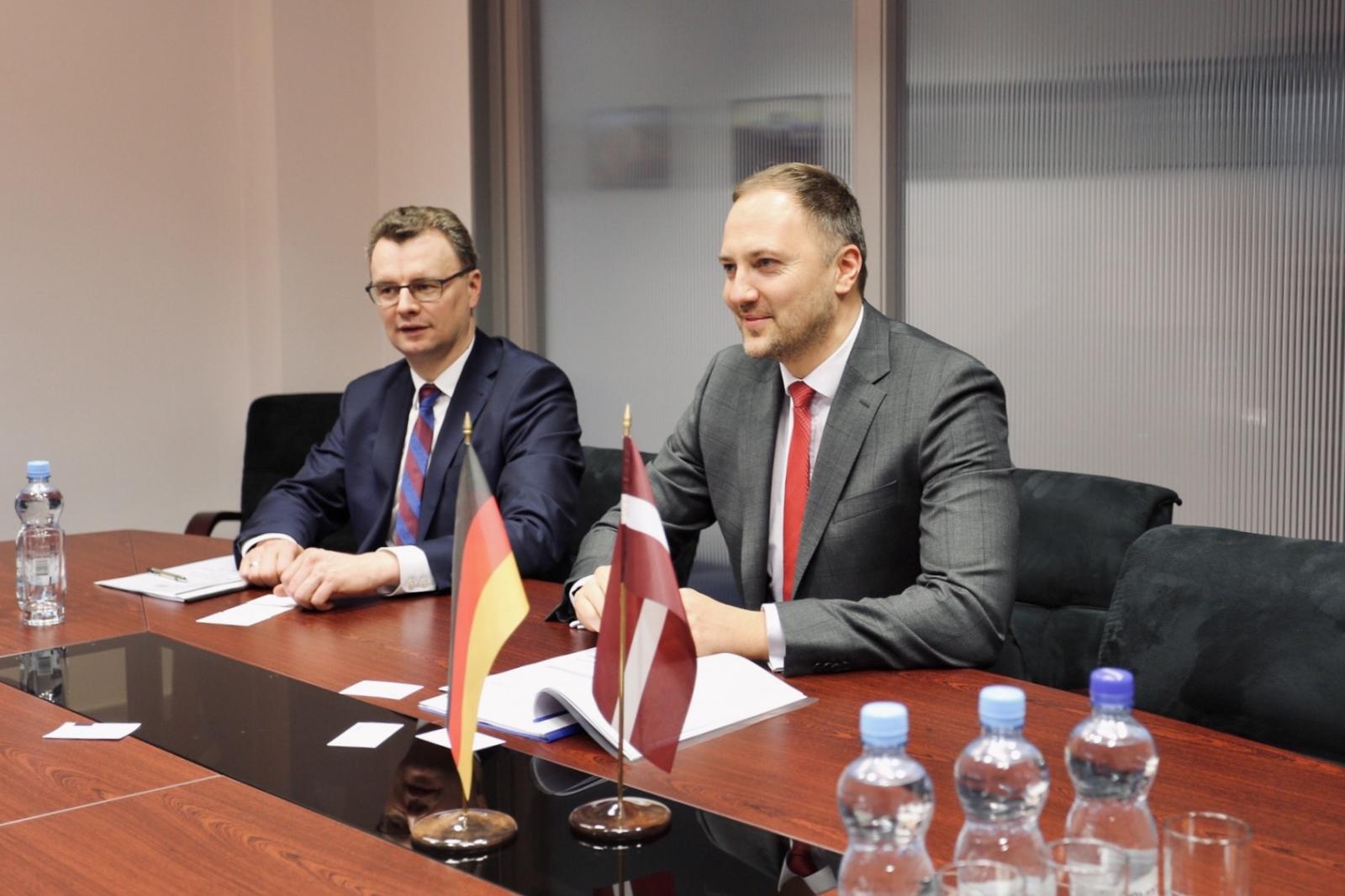 Tiksanas-ar-Vacijas-vestnieku-Latvija