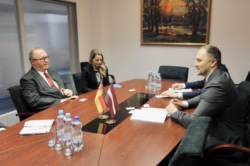 Tiksanas-ar-Vacijas-vestnieku-Latvija