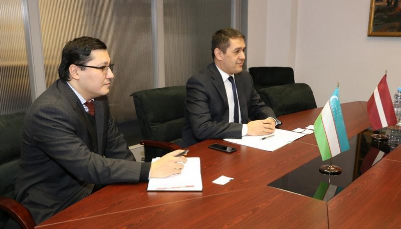 Tiksanas-ar-Uzbekistanas-vestnieku-Sultanovu