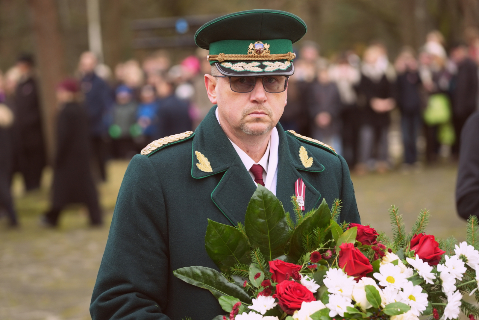 Lāčplēša dienā Iekšlietu ministrijas un dienestu vadība noliek ziedus Brāļu kapos