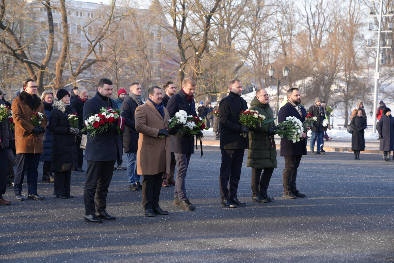 Iekšlietu ministrijas un dienestu vadība godina 1991. gada barikāžu upuru piemiņu barikāžu aizstāvju atceres 35. gadadienā