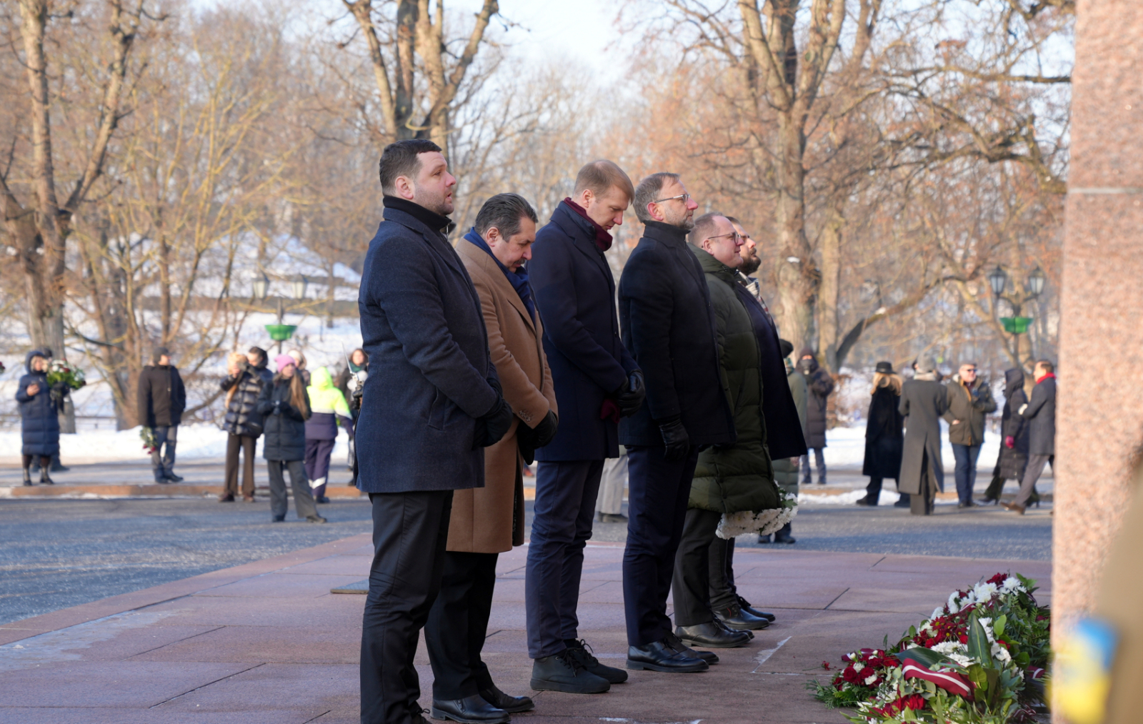 Iekšlietu ministrijas un dienestu vadība godina 1991. gada barikāžu upuru piemiņu barikāžu aizstāvju atceres 35. gadadienā