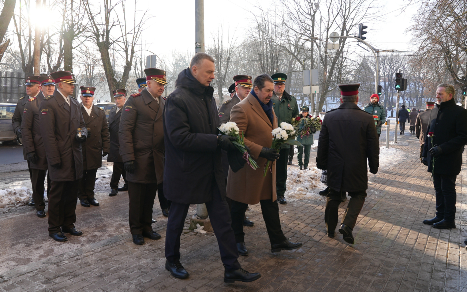Iekšlietu ministrijas un dienestu vadība godina 1991. gada barikāžu upuru piemiņu barikāžu aizstāvju atceres 35. gadadienā