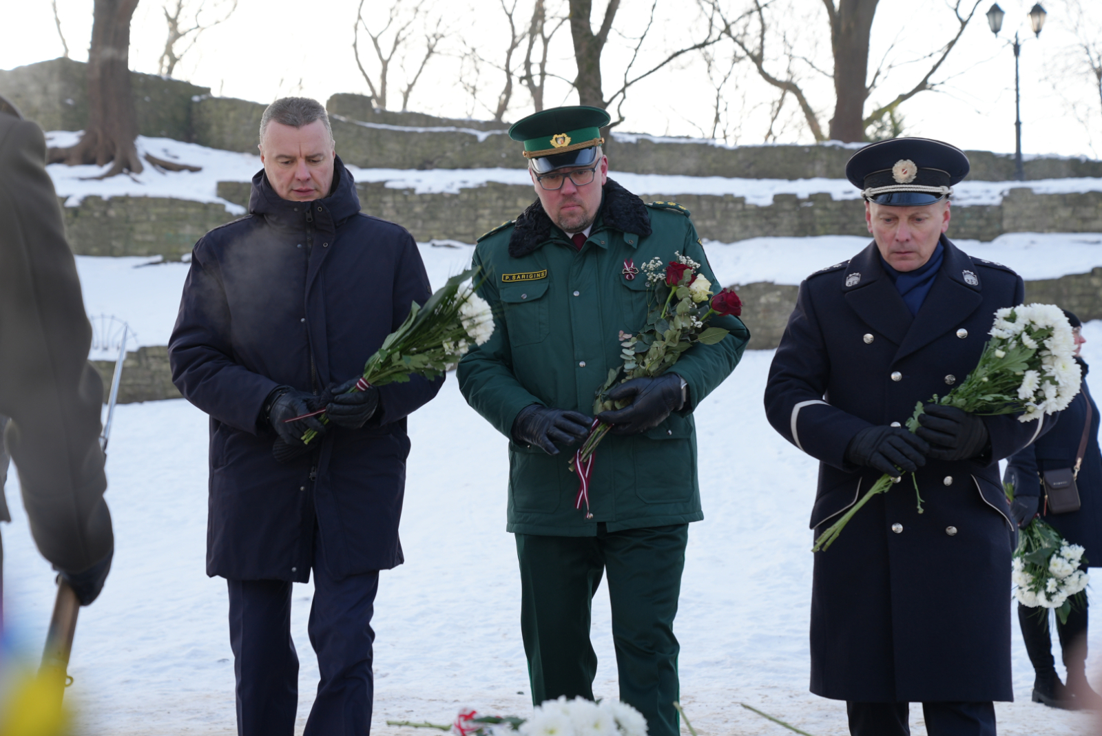 Iekšlietu ministrijas un dienestu vadība godina 1991. gada barikāžu upuru piemiņu barikāžu aizstāvju atceres 35. gadadienā