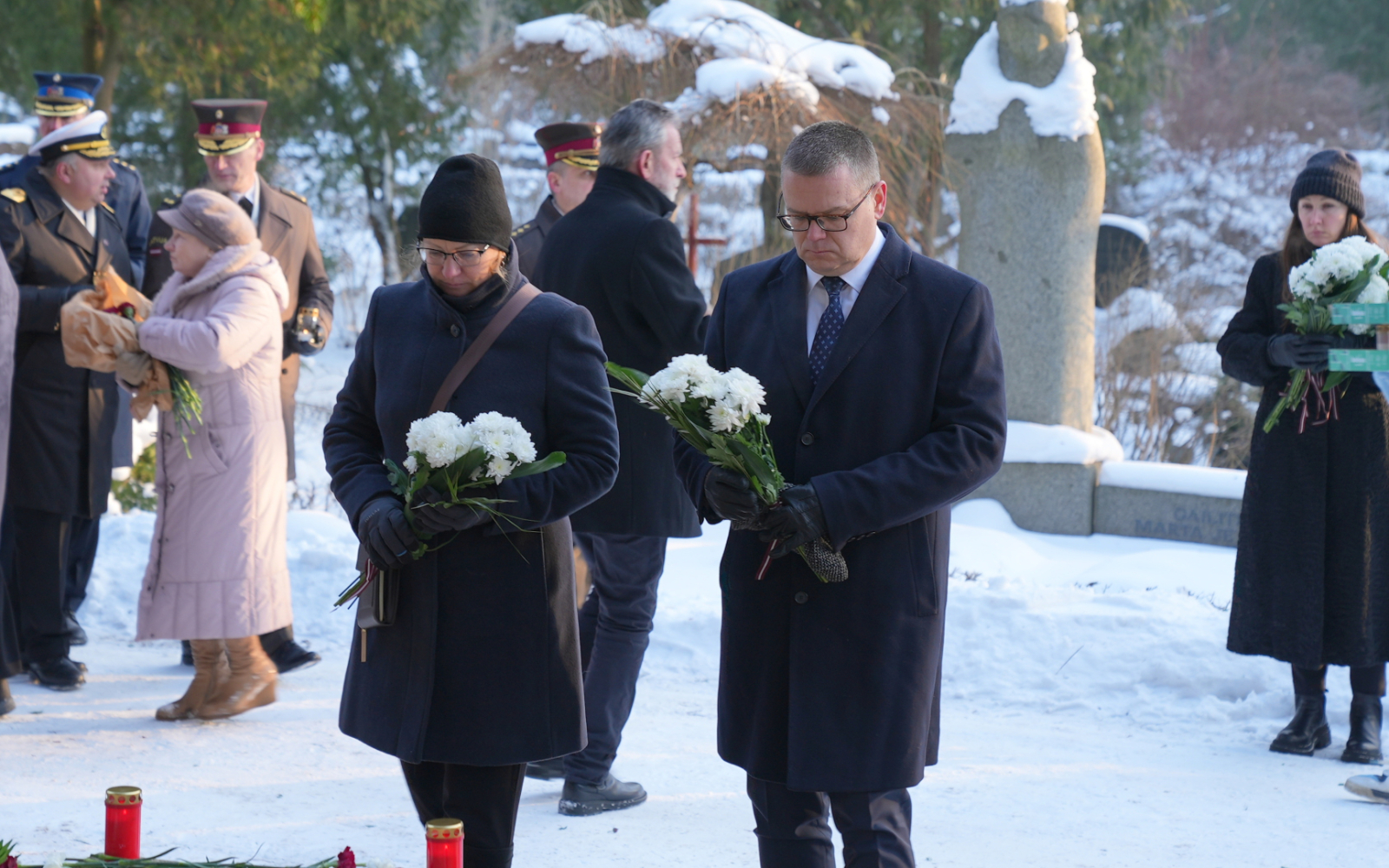 Iekšlietu ministrijas un dienestu vadība godina 1991. gada barikāžu upuru piemiņu barikāžu aizstāvju atceres 35. gadadienā
