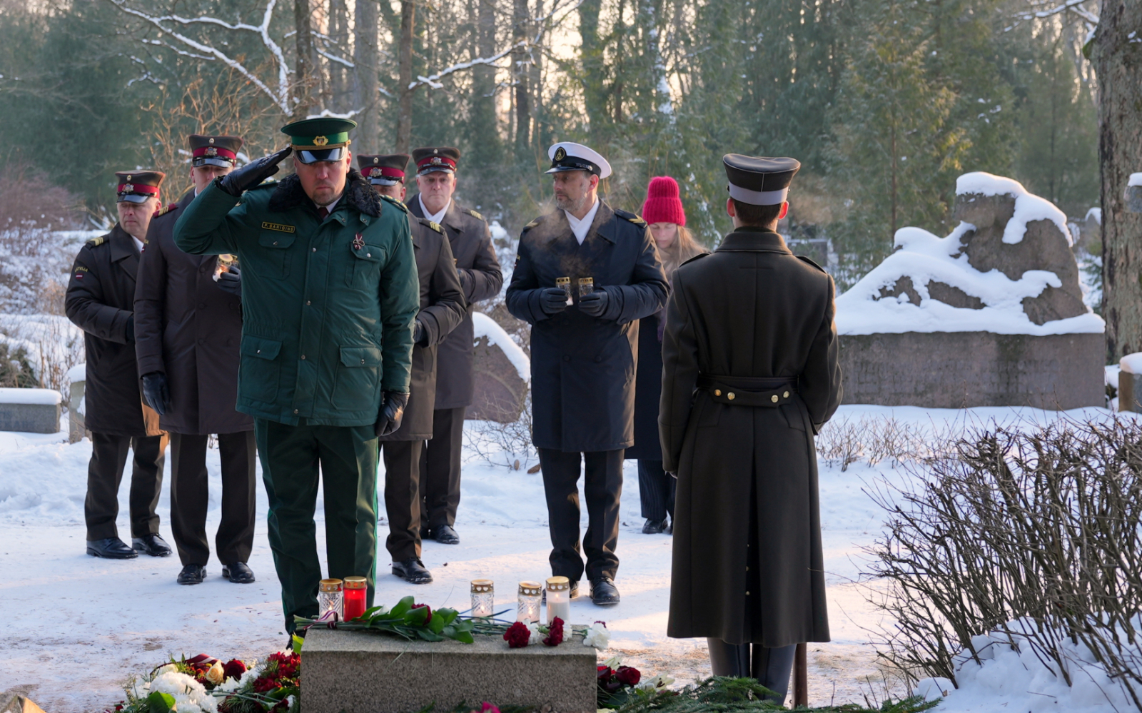 Iekšlietu ministrijas un dienestu vadība godina 1991. gada barikāžu upuru piemiņu barikāžu aizstāvju atceres 35. gadadienā