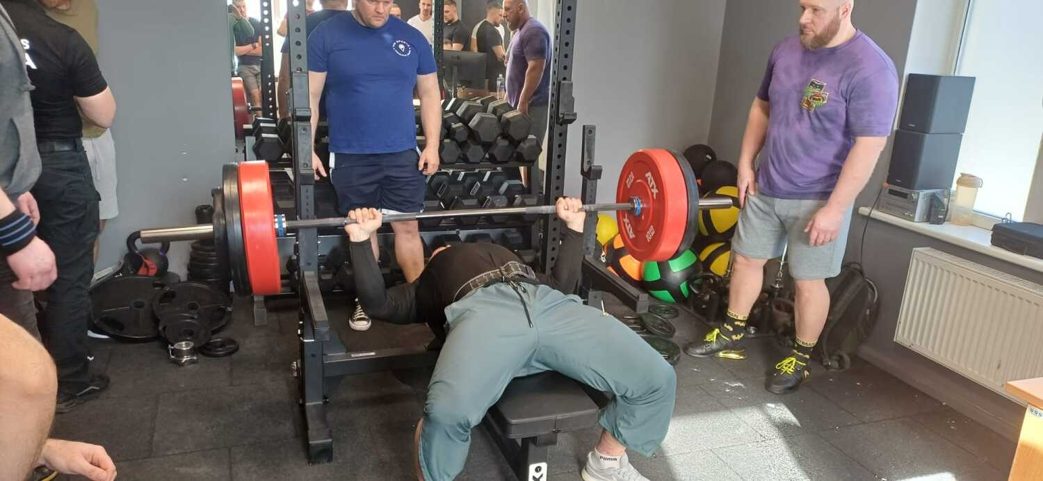 Iekšlietu ministrijas atklātā čempionāta sacensības svara stieņa spiešanā guļus