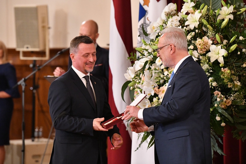 Apbalvojuma pasniegšana 