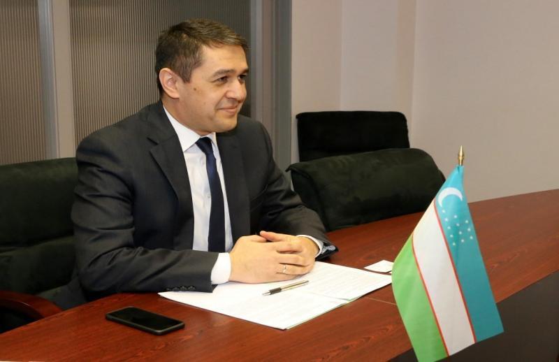 Tiksanas-ar-Uzbekistanas-vestnieku-Sultanovu