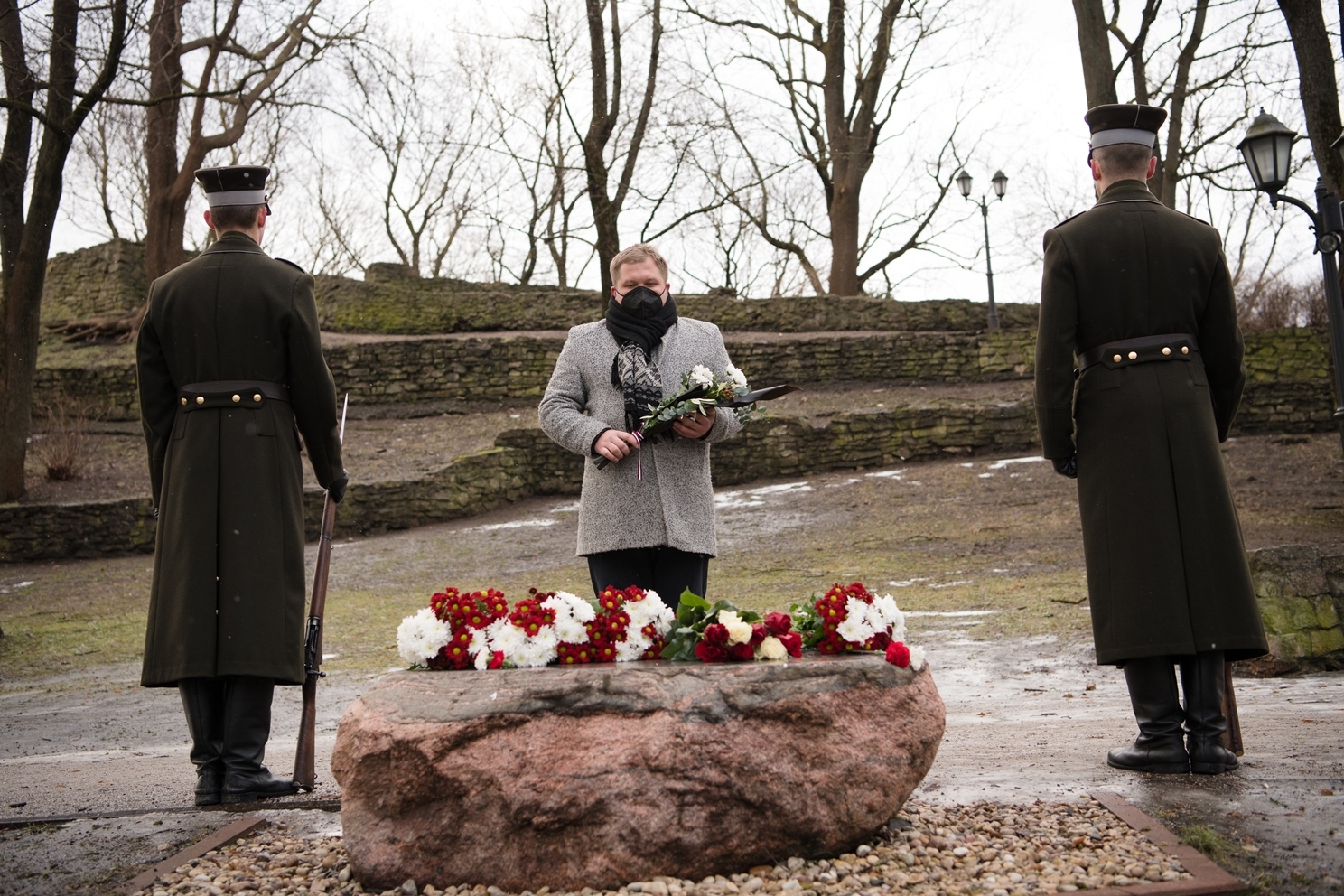   Iekšlietu ministrijas un dienestu vadība godina 1991. gada barikāžu upuru piemiņu barikāžu aizstāvju atceres 31. gadadienā