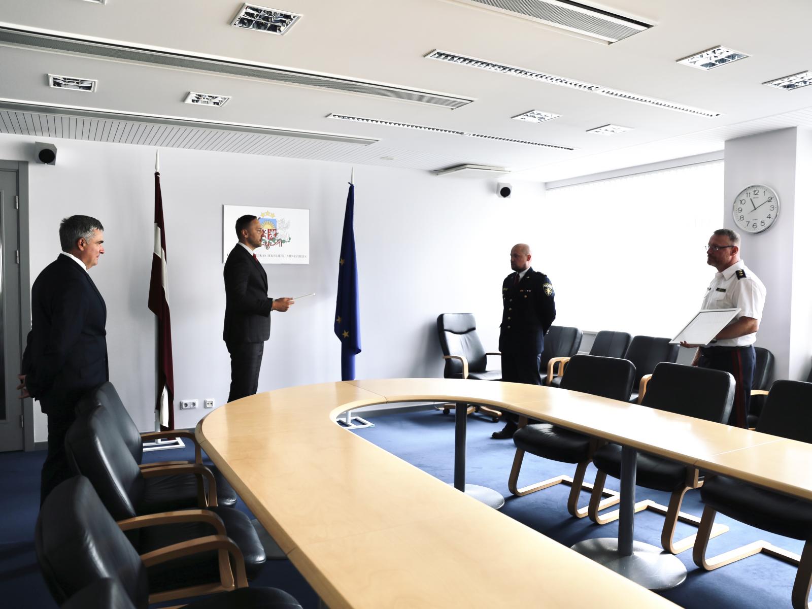 Iekslietu ministrs sniedz apbalvojumus