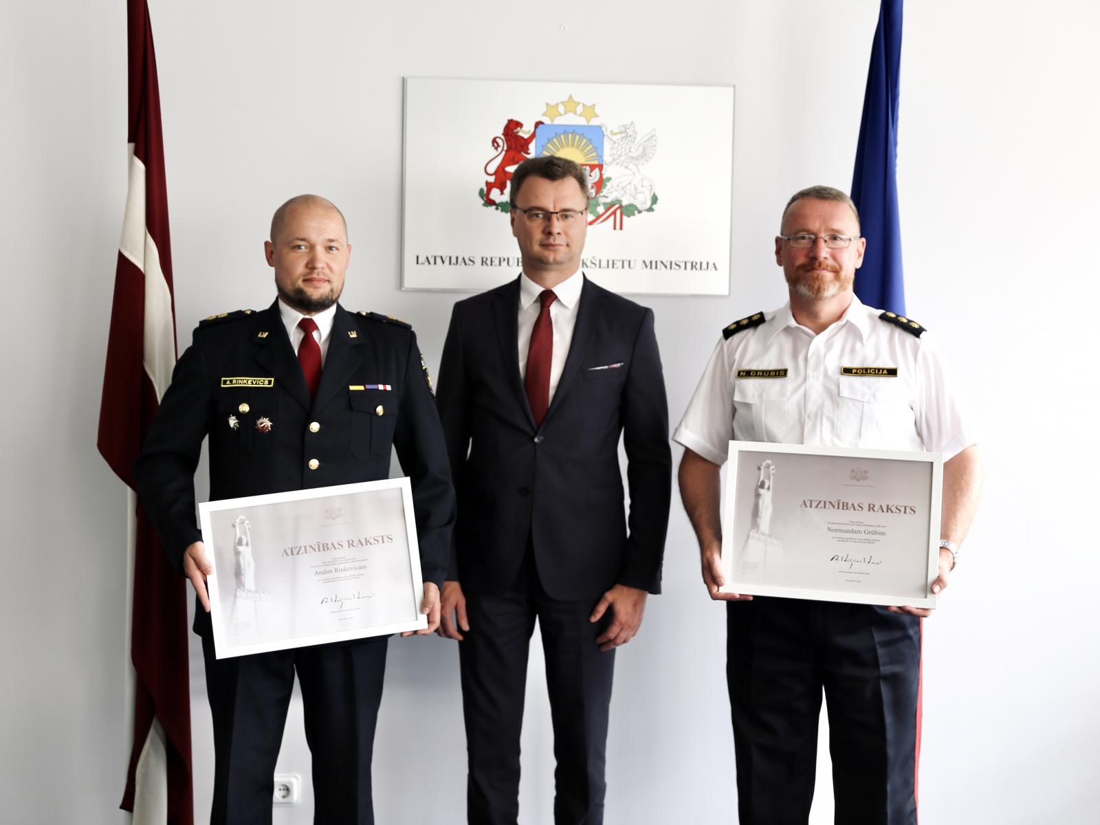 Iekslietu ministrs sniedz apbalvojumus