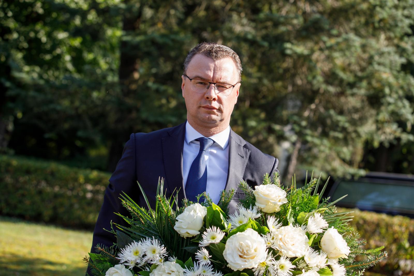 Latvijas pirmā iekšlietu ministra un Ievērojamā Latvijas valsts un sabiedriskā darbinieka Miķeļa Valtera mirstīgo atlieku pārapbedīšana Latvijā