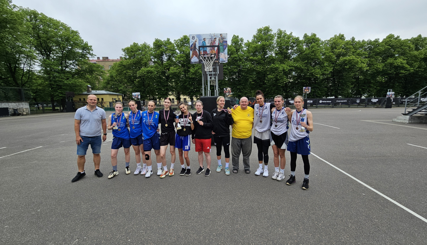 komanda sporta laukumā