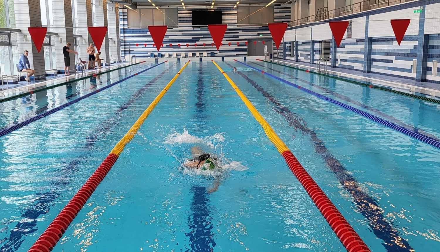 Sacensības peldēšanā