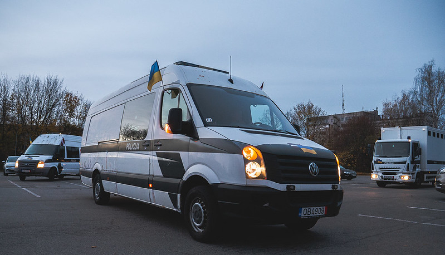 Valsts policija Ukrainai nodod transportlīdzekļus