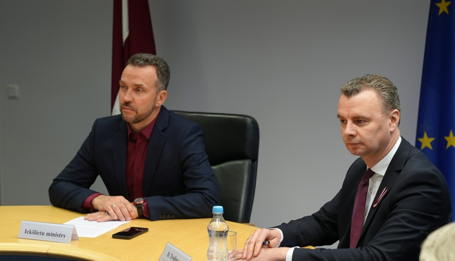 Iekšlietu ministrs un valsts sekretārs