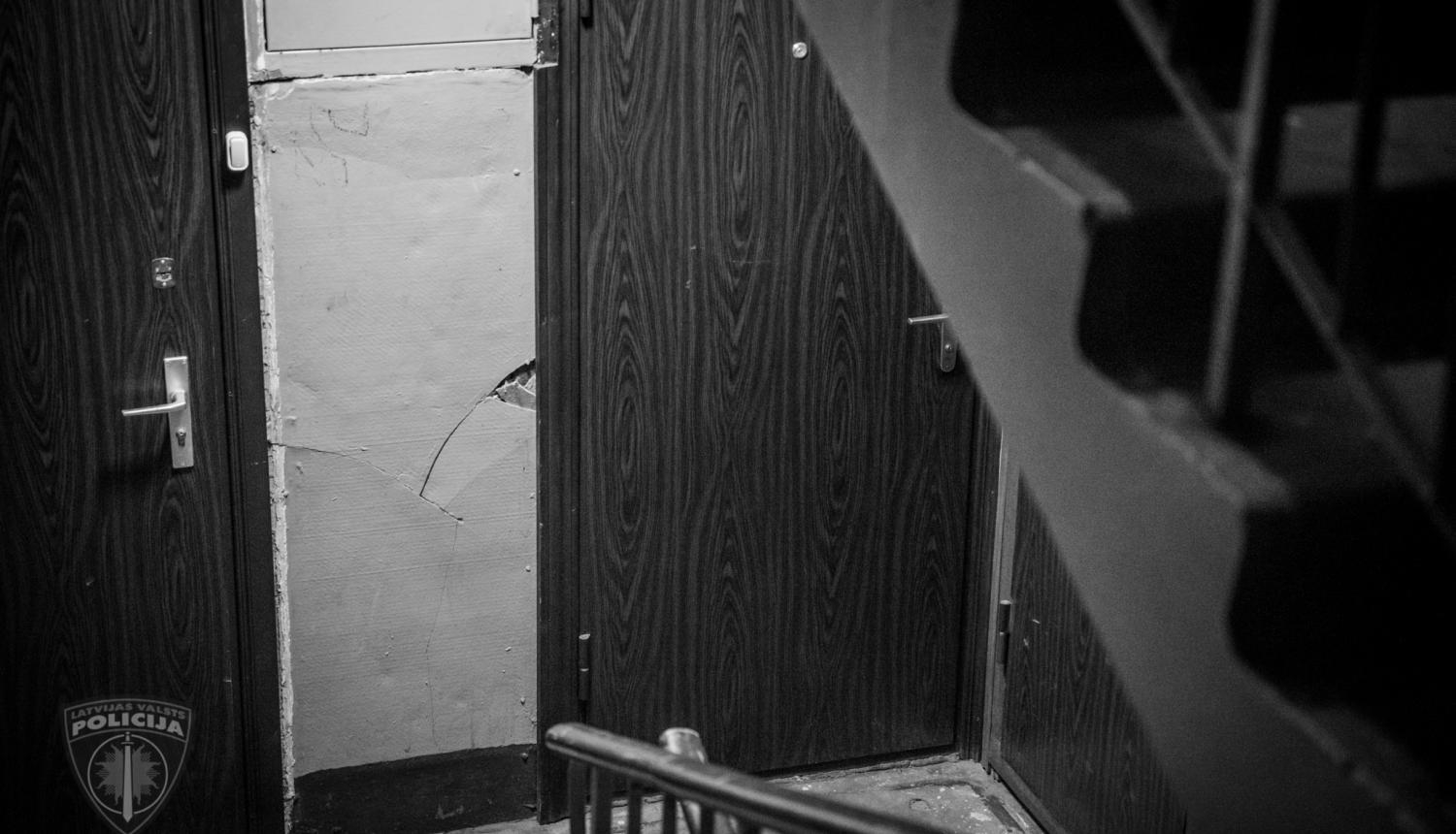 konflikts kāpņutelpā