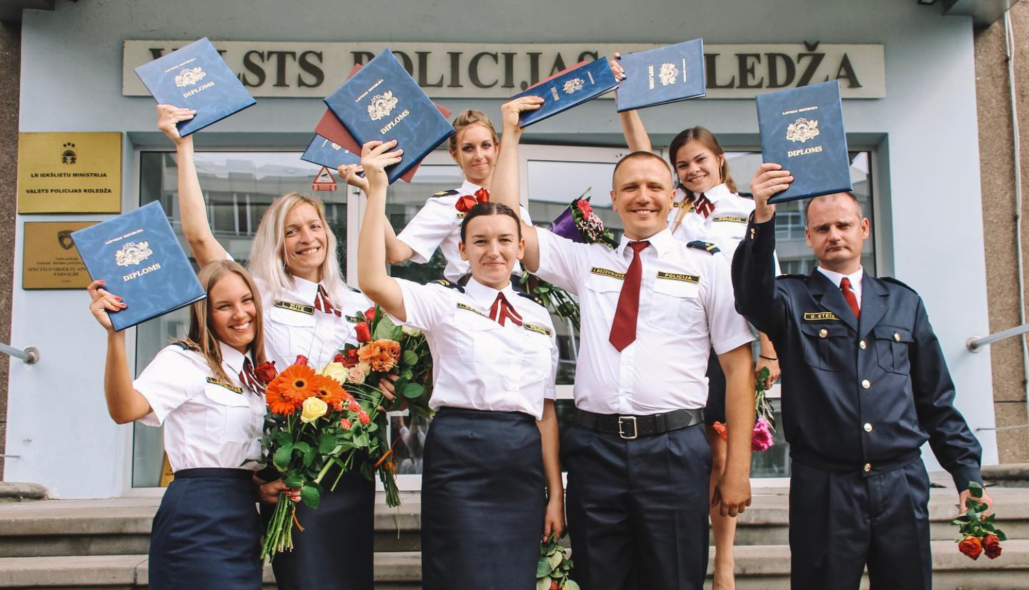 Izlaiduma bilde pie Policijas koledžas