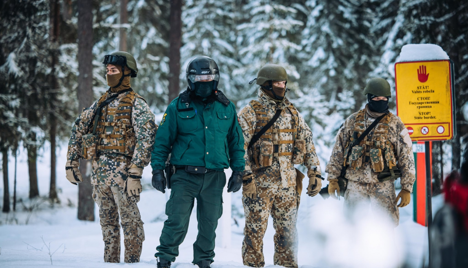 Robežsargs un Zemessargi uz Latvijas-Baltkrievijas robežas