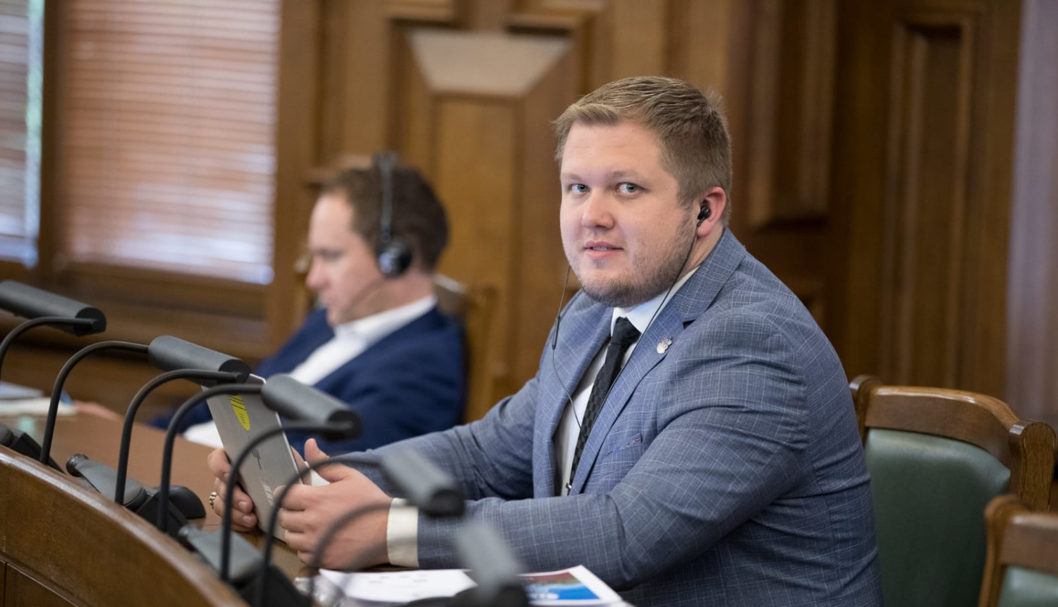 Parlamentārais sekretārs