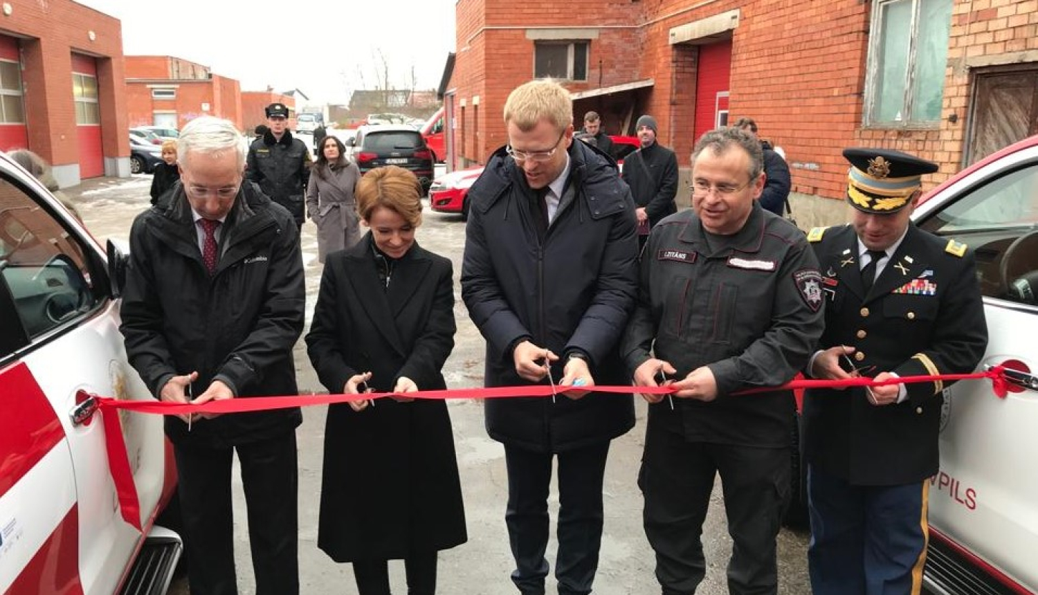 Iekšlietu ministre kopā ar ASV sadarbības partneriem griež sarkanu lentīti