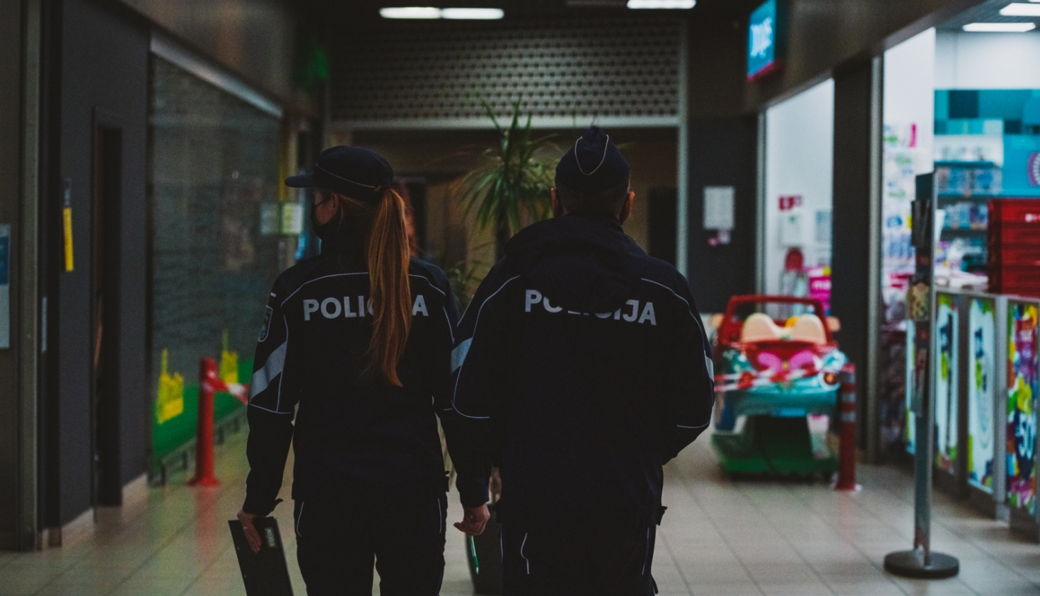Valsts policija tirdzniecības centrā