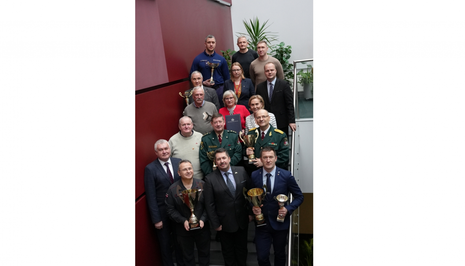 Apbalvo iekšlietu nozares čempionātu kopvērtējuma laureātus