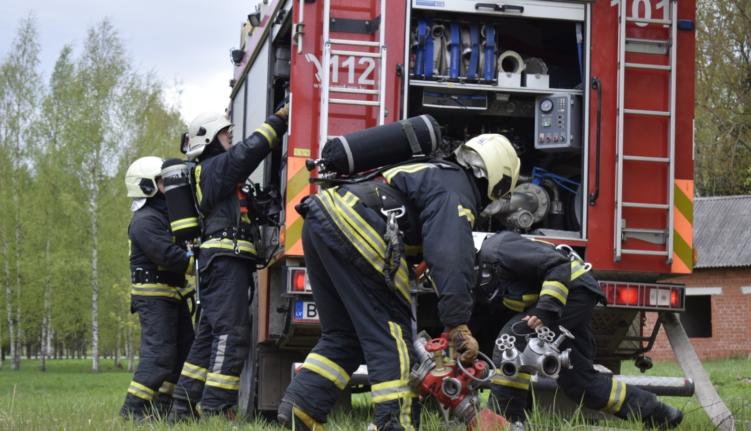 Ugunsdzēsēji glābēji