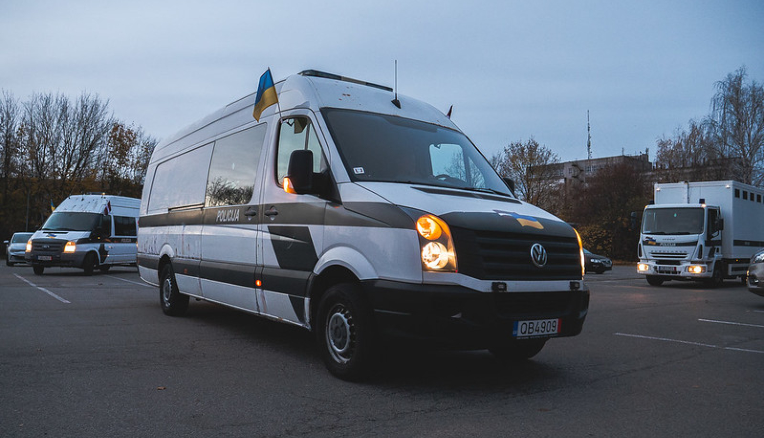 Valsts policija Ukrainai nodod transportlīdzekļus