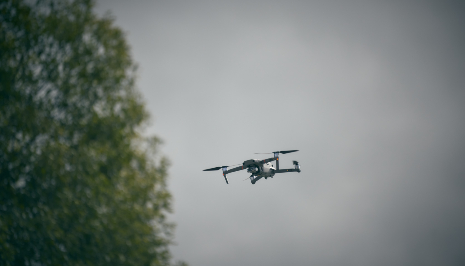 Lidojošs drons