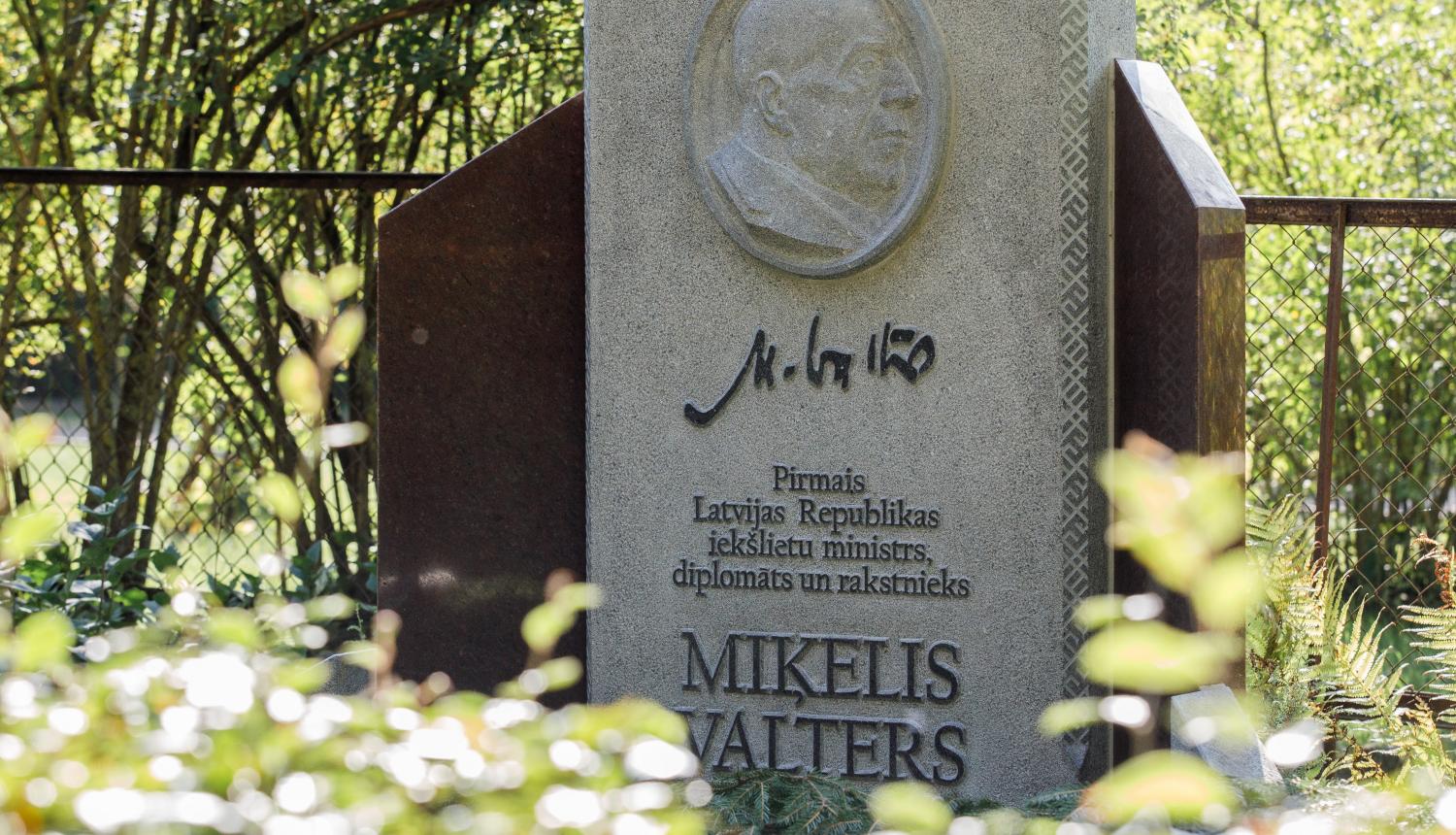 Latvijas pirmā iekšlietu ministra un Ievērojamā Latvijas valsts un sabiedriskā darbinieka Miķeļa Valtera mirstīgo atlieku pārapbedīšana Latvijā